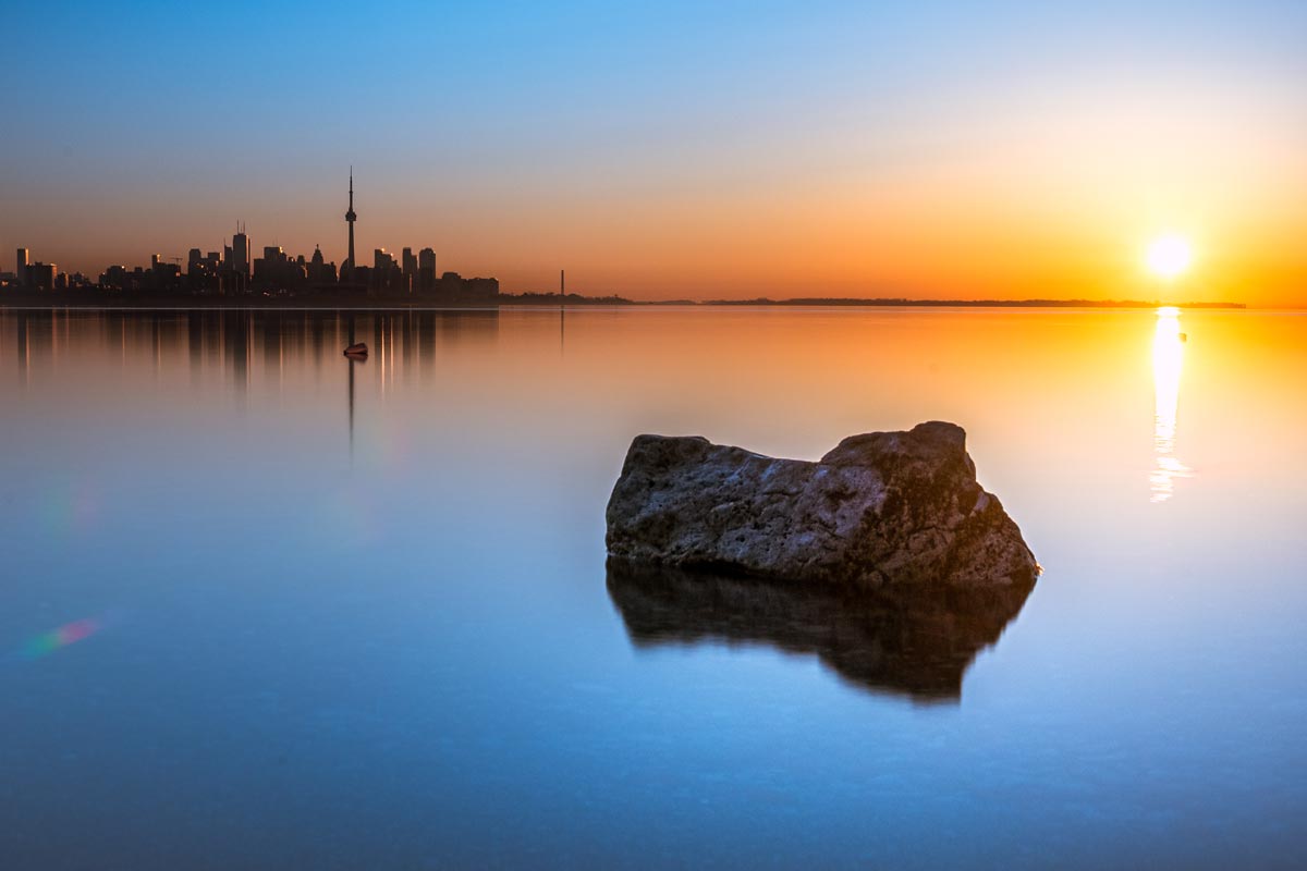 Toronto sunrise at Humber Bay - Photographer @magpie_n_moo / Michèle Thompson